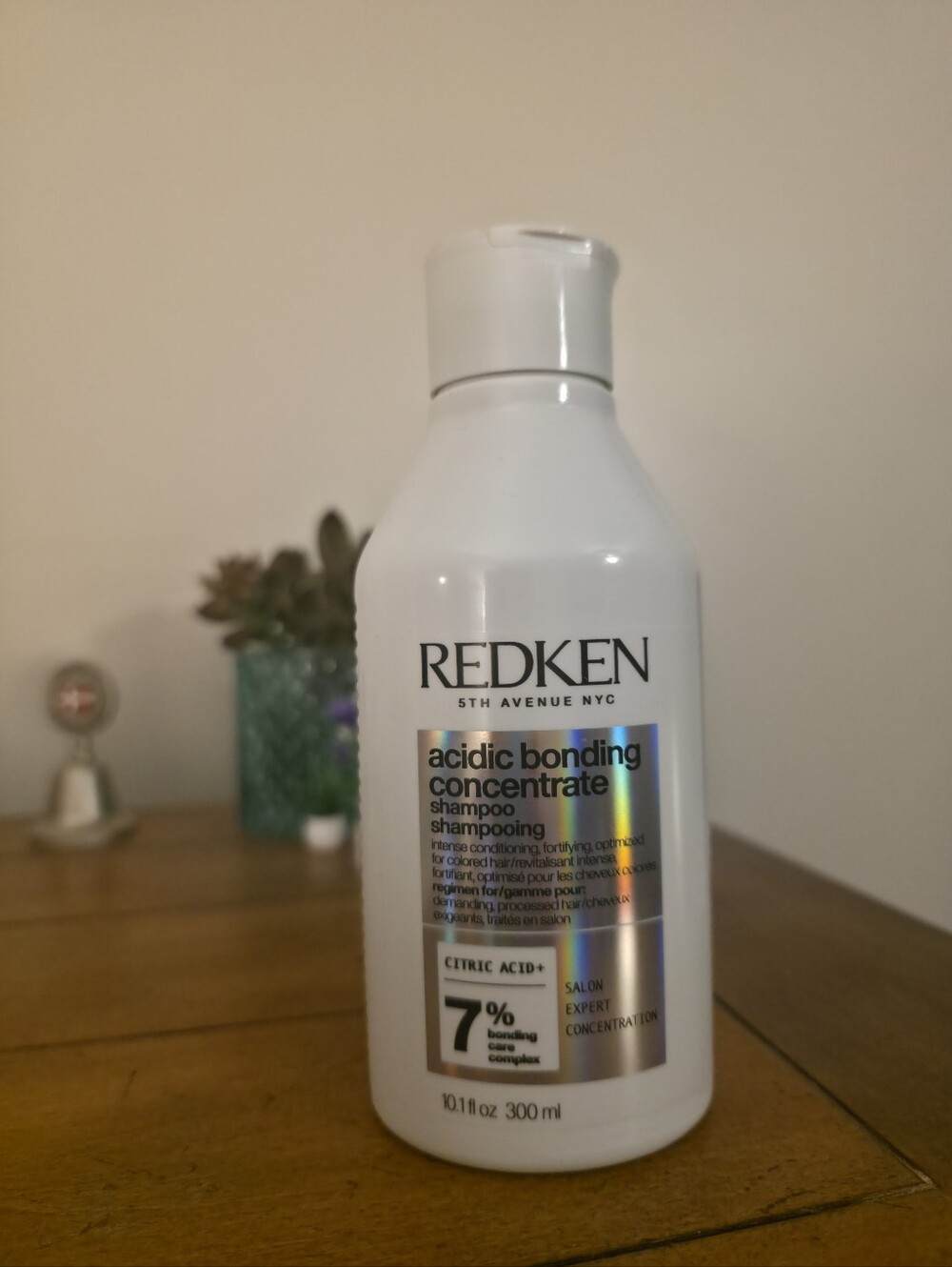 Redken Acidic Bonding Concentrate Shampoo - White with Iridescent Label